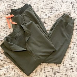 Figs Limited Edition Moss Green Set